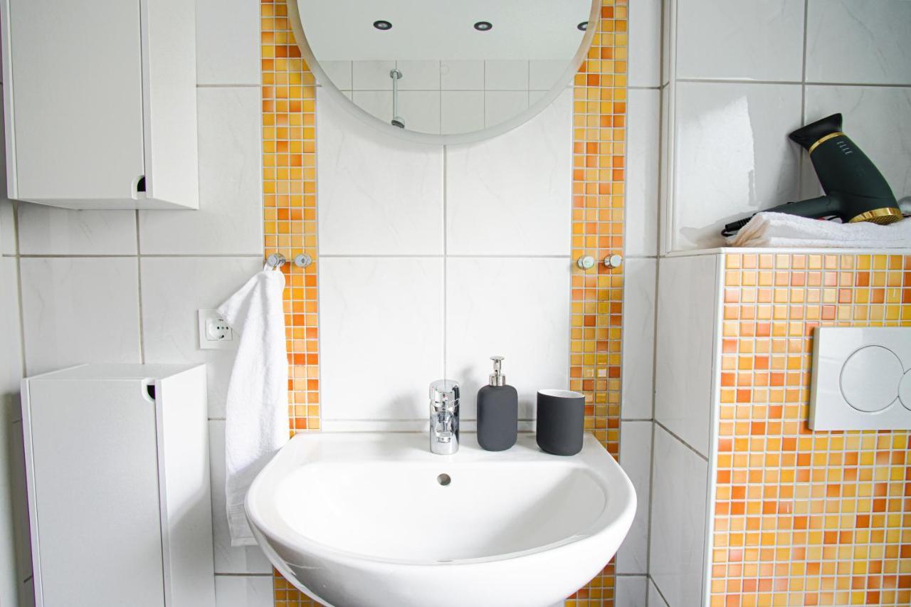 Homefy Bright And Cozy Holiday Apartment - Washer & Dryer - Free Parking Essen Zewnętrze zdjęcie